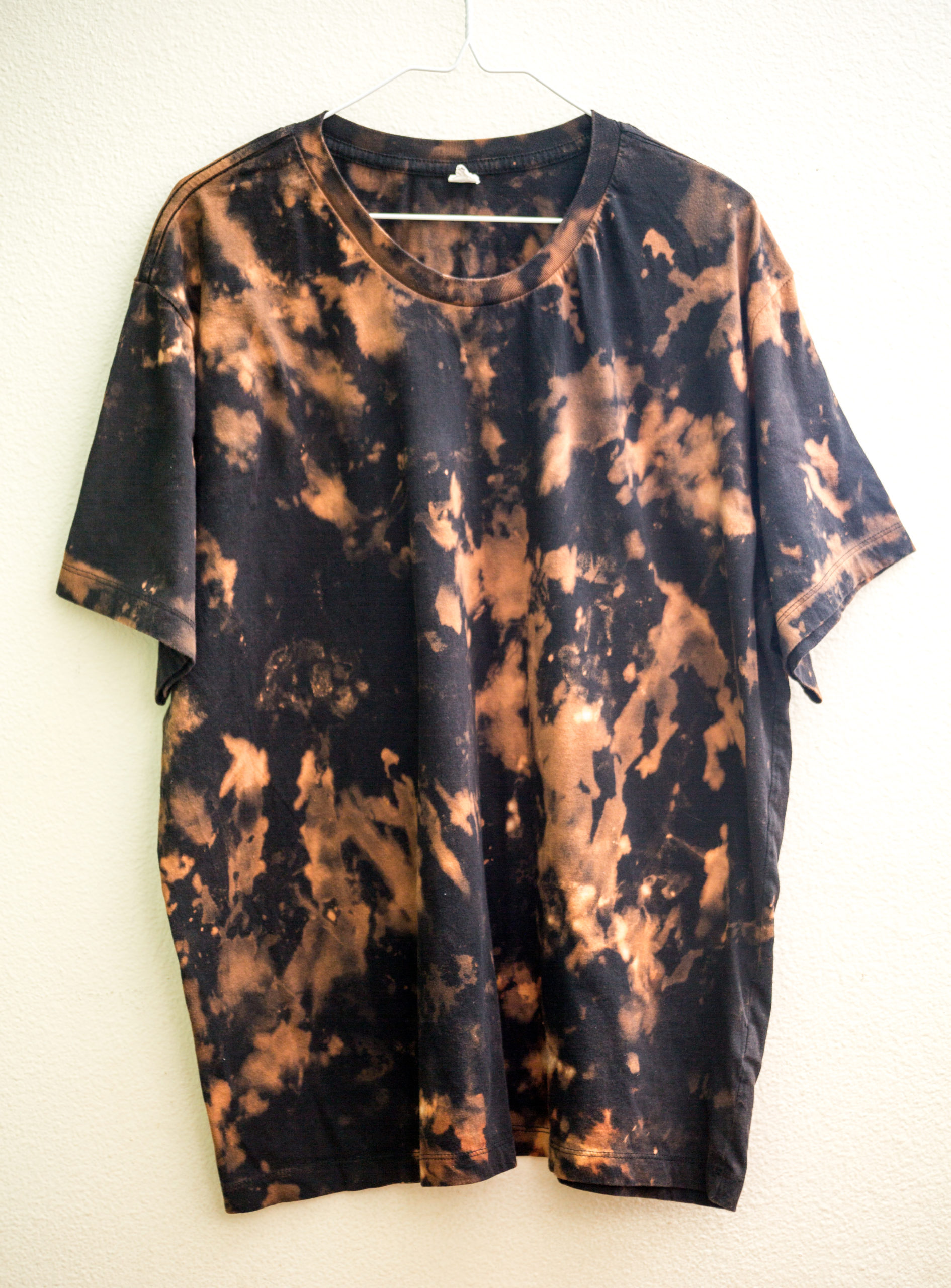 2XL Bleach Dyed T-shirt – Black – SquirrelLeg